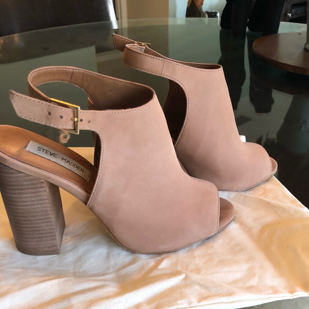 🚫Sold🚫 Steve Madden Claara Block heel sandal